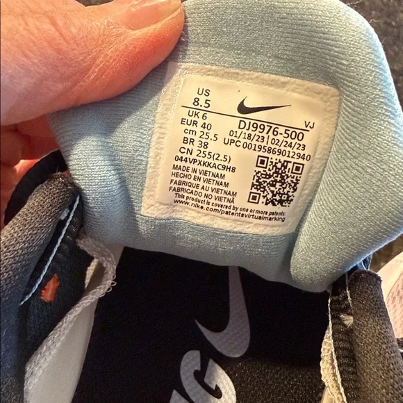 Nike React escape rn running shoes in lavender, light blue, orange and black. - Picture 4 of 9